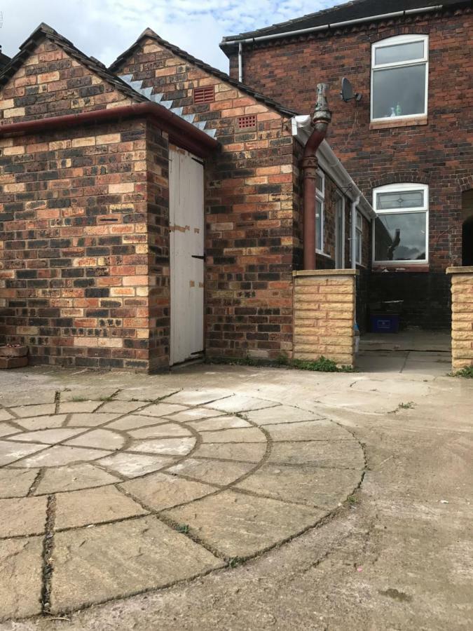 Beautiful Home, 3 Bedroom House Near Alton Towers, Wedgwood Museum, Universities Newcastle-under-Lyme Exterior foto